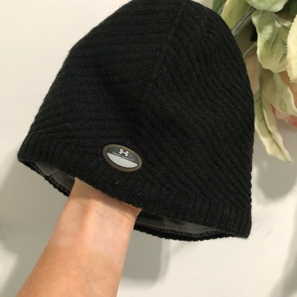 Black Under Armour hat - Picture 6 of 7